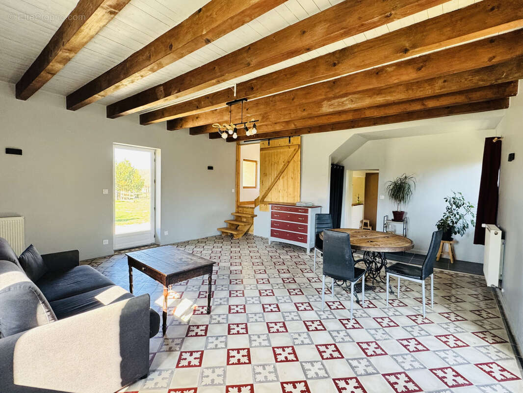 Maison à LA CHAPELLE-SAINT-SAUVEUR