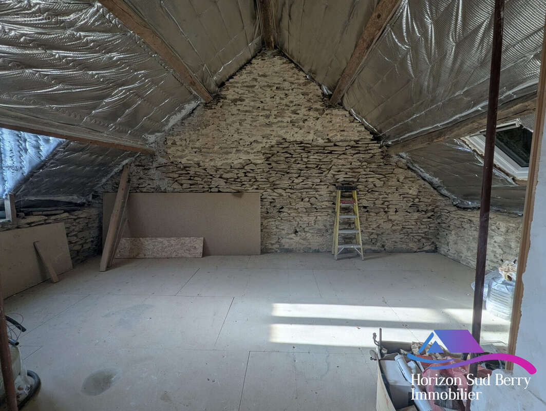 Chambre 1 à aménager - Maison à VIJON