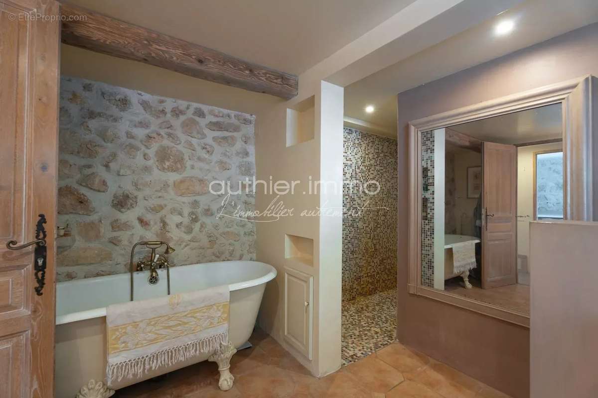 Maison à ROQUEFORT-LES-PINS