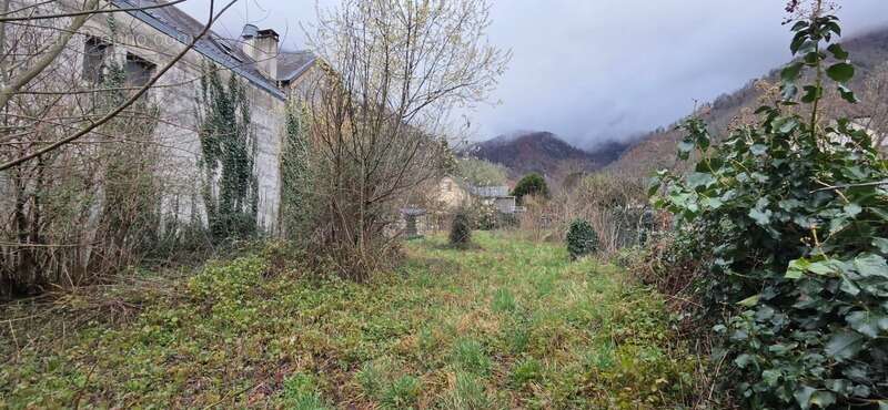 Grange traditionnelle 200m² et terrain de 600m² au centre de Laruns (64) - photo 3