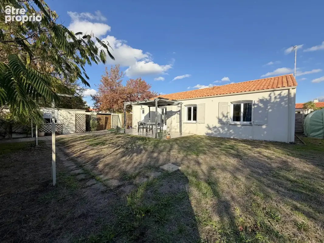 AIZENAY, proche centre, maison de plain-pied, 3 chambres sur 576 m2 de terrain - photo 11