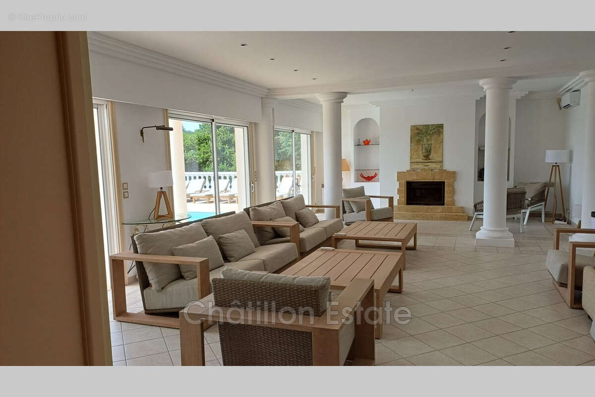 Maison à MANDELIEU-LA-NAPOULE