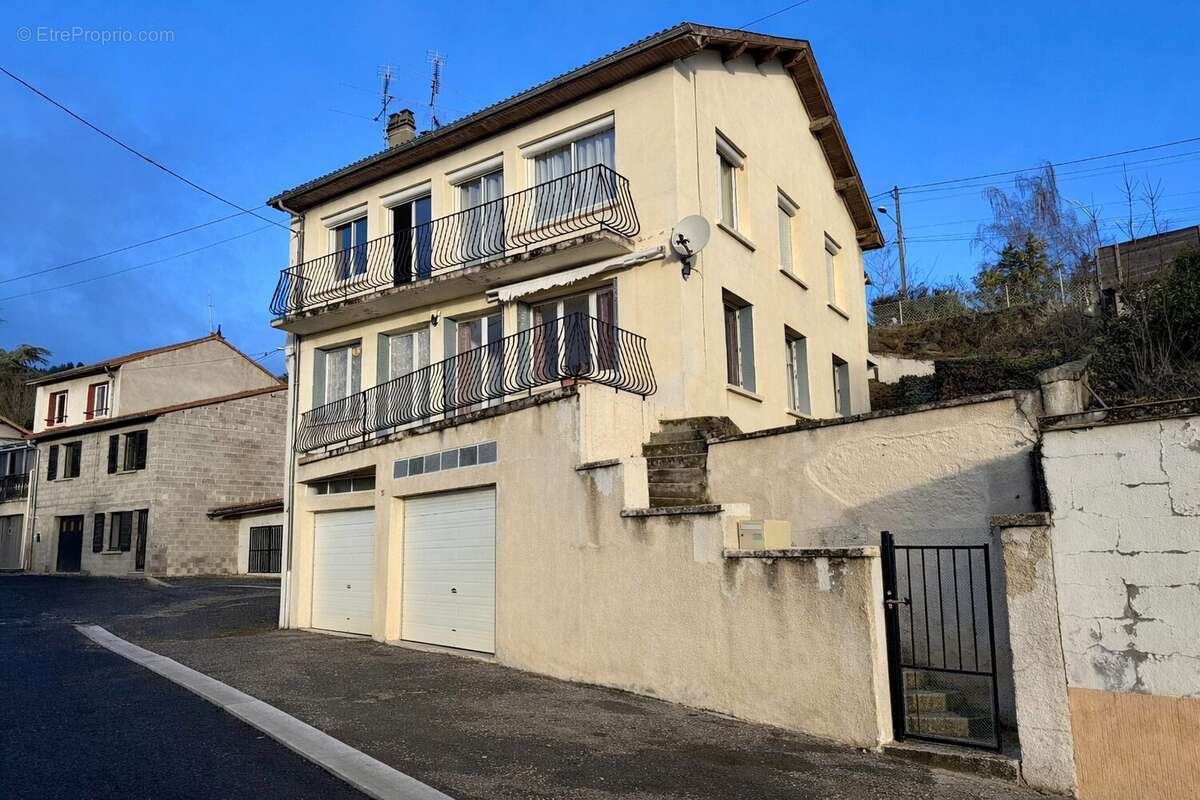 Appartement à CEYRAT