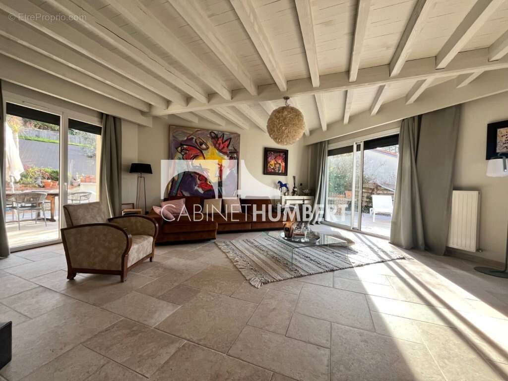 Maison à LA TOUR-EN-JAREZ