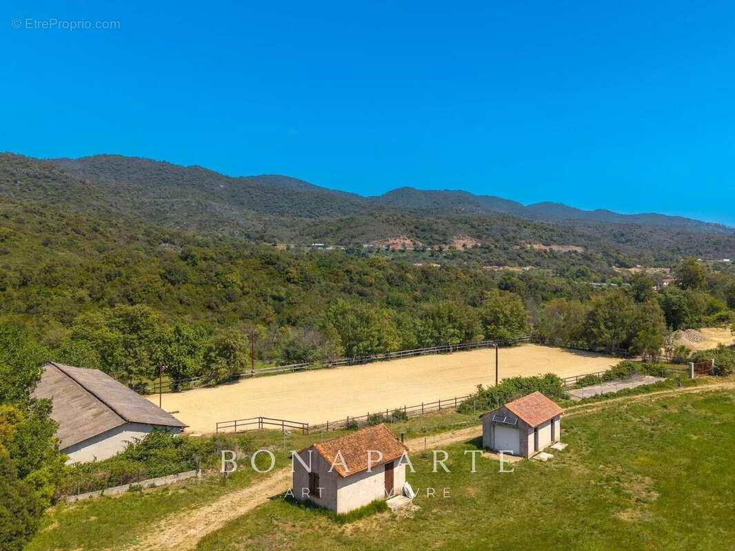 Les adrets-de-l'esterel - domaine de 10 ha - écuries - 5 habitations - lac - photo 24