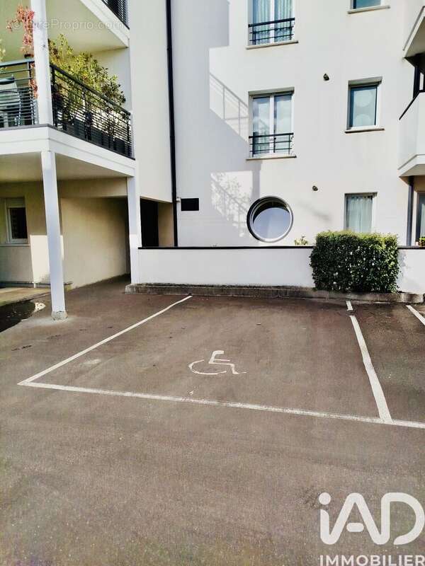 Photo 2 - Parking à SAINTE-GENEVIEVE-DES-BOIS