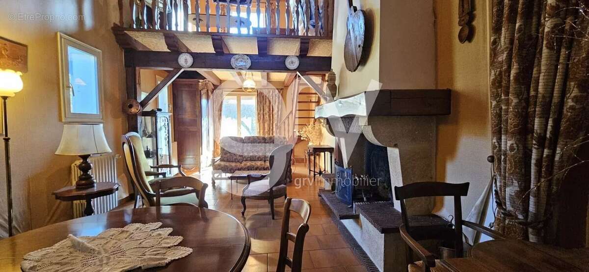 Maison à ARPAJON-SUR-CERE