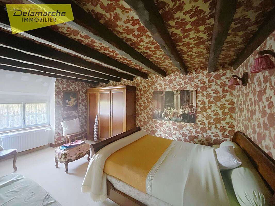 Maison à CHAMPCERVON