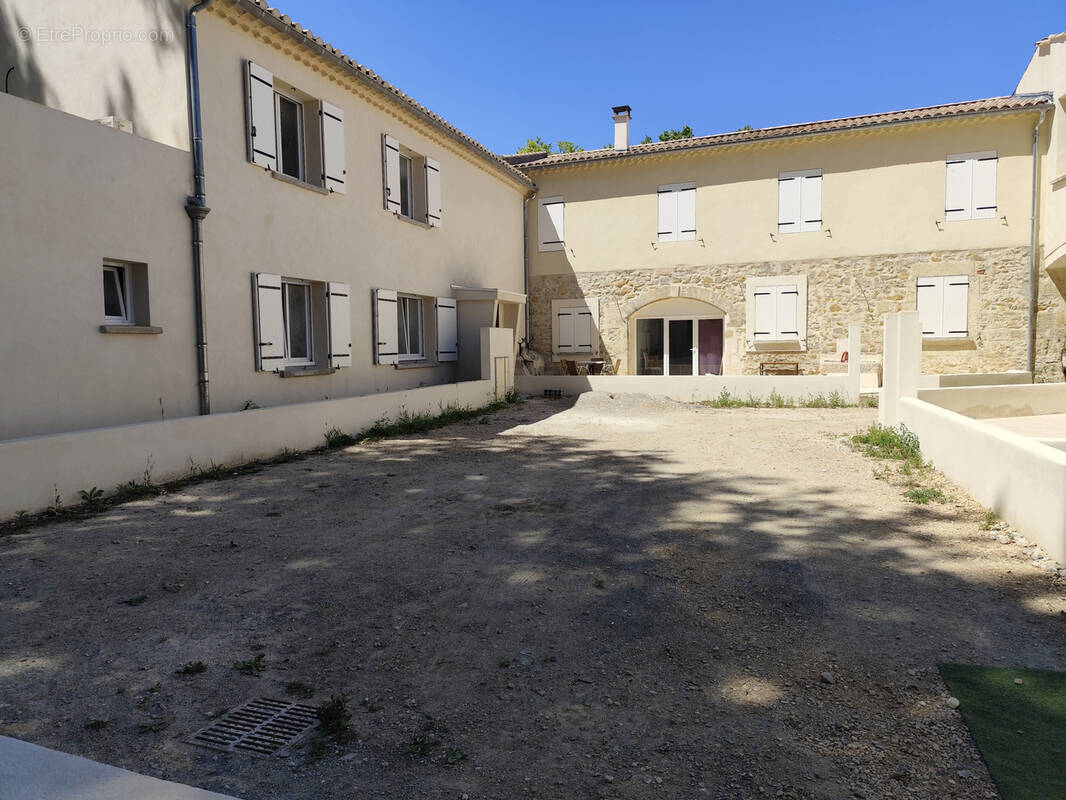 Appartement à JONQUIERES-SAINT-VINCENT