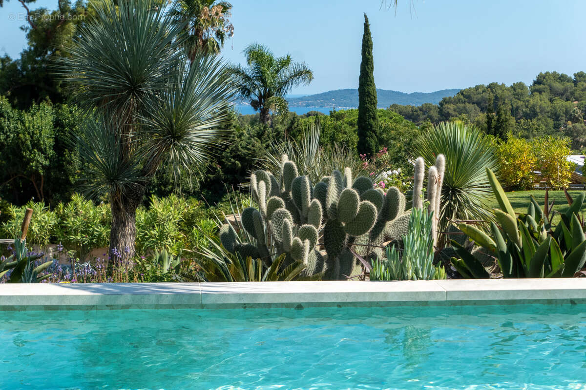 Maison à CARQUEIRANNE