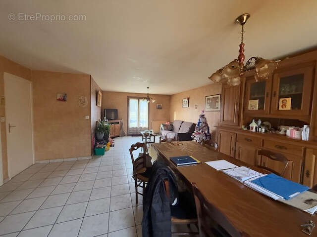 Maison à SAINT-REMY-EN-ROLLAT