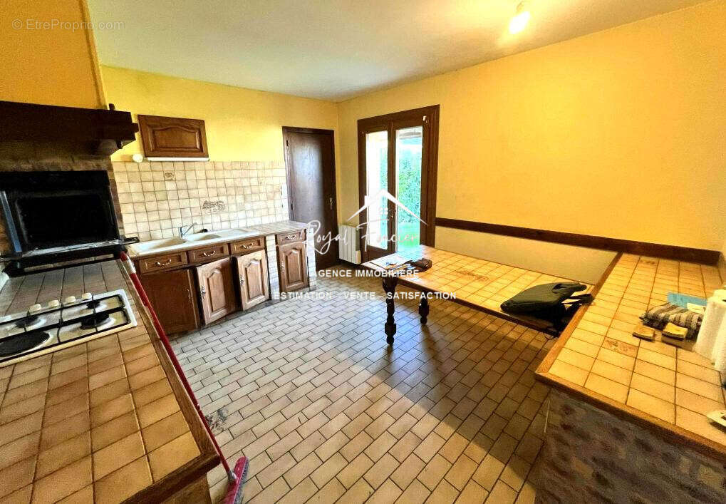 Cuisine - Maison à VAUX-SUR-VIENNE