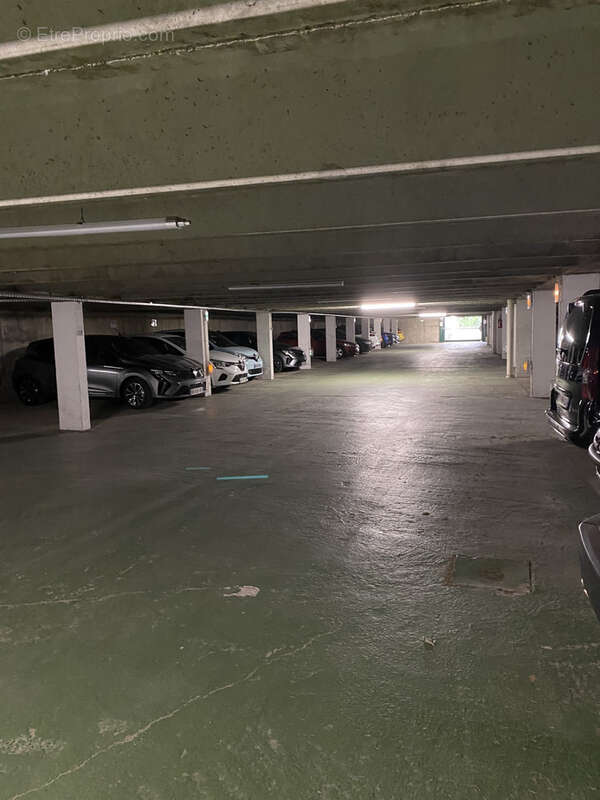 Parking à SAINT-ETIENNE