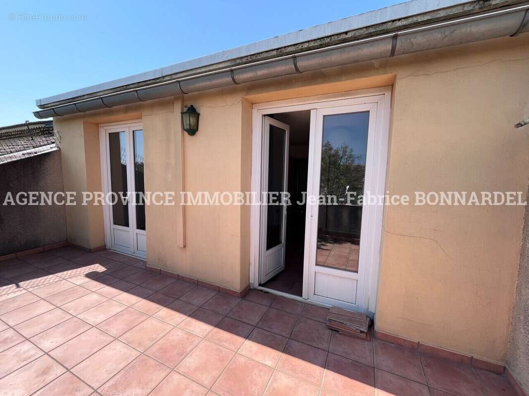 Maison 267 m² à Suze-La-Rousse  - photo 6