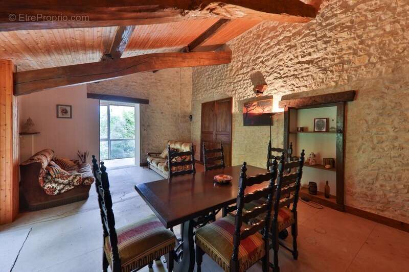 Maison à MONTIGNAC-CHARENTE