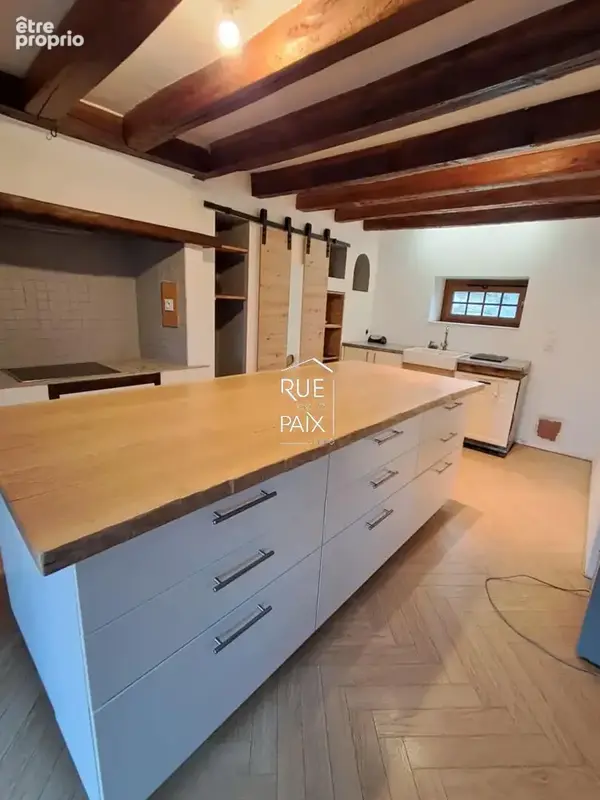 Maison familiale avec dépendances à Dangé-Saint-Romain - photo 3