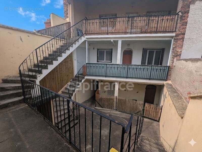 Immeuble de rapport de 205 m2, proche centre ville, 3 appartements rénovés et loués, types t3, 20 880€/an soit 11,29% de rentabi - photo 3