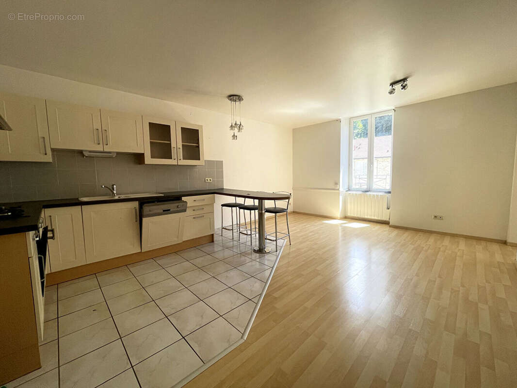 Appartement Montmorot / 4 pièces / 2 chambres / 80.77 m² - photo 2