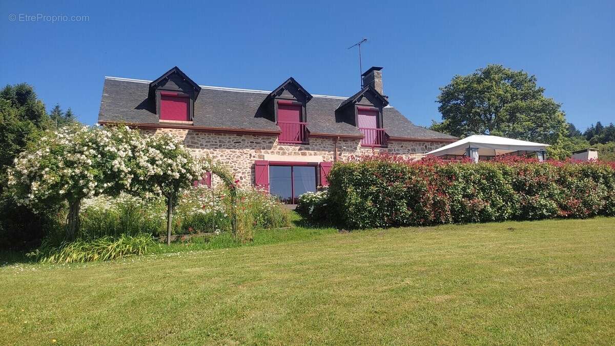 Maison à NEUVIC