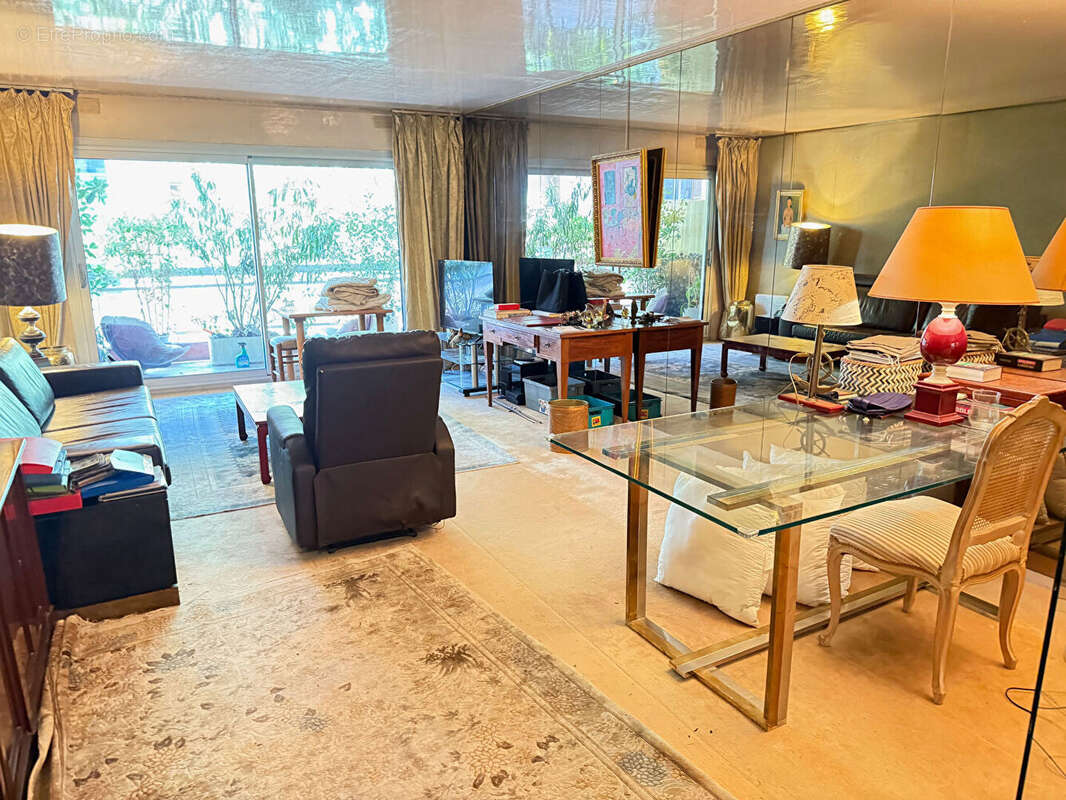 Appartement à PARIS-16E