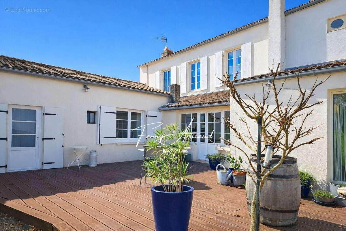 Maison à CHARRON