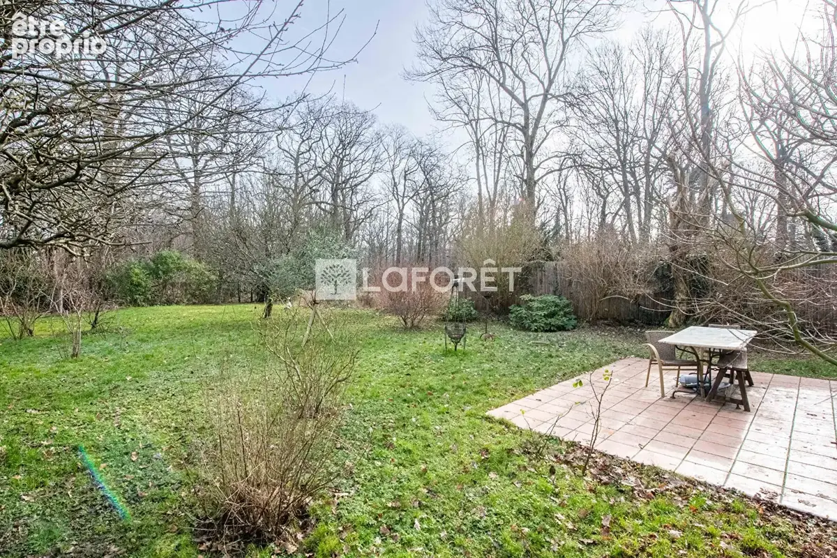 Maison familiale de 220 m² sur terrain de 969 m² - La Celle-Saint-Cloud - photo 13
