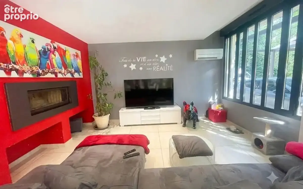 Mas de 273 m² habitable avec piscine et dépendances sur 5810 m² de jardin clos arboré. - photo 5