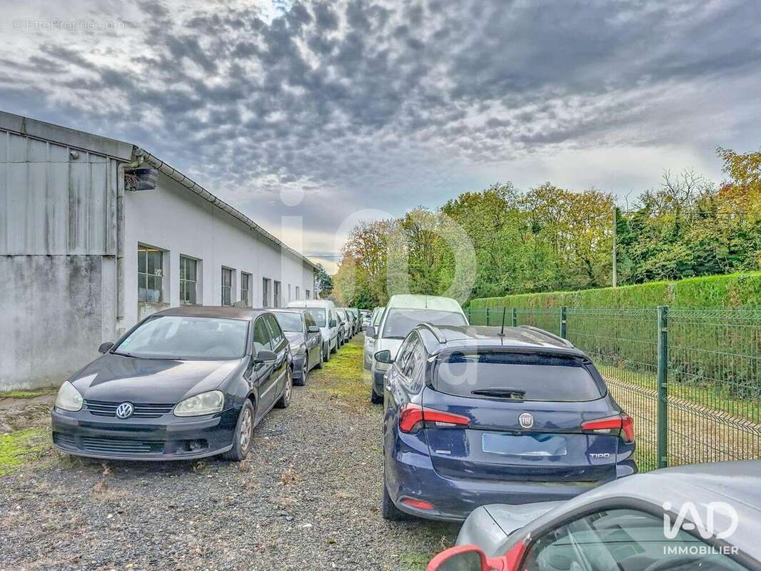 Photo 4 - Commerce à MONTBOUY