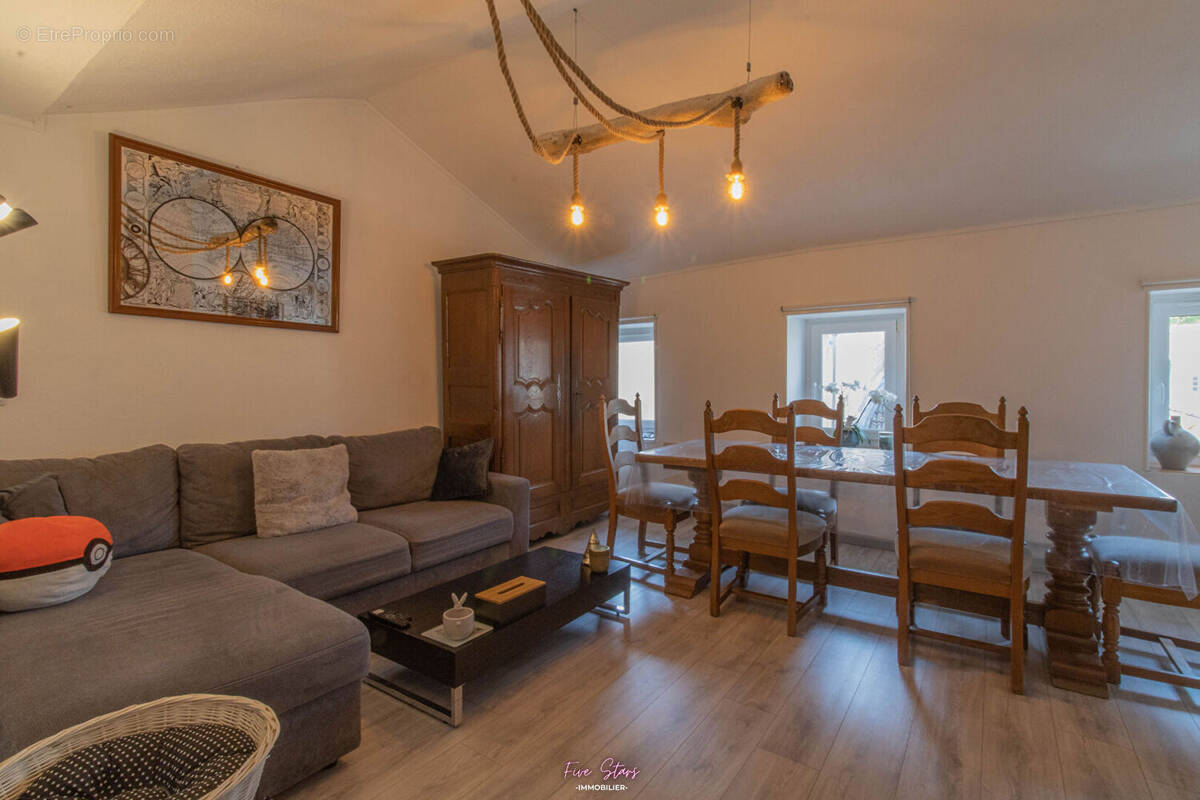 Appartement à VEZELISE