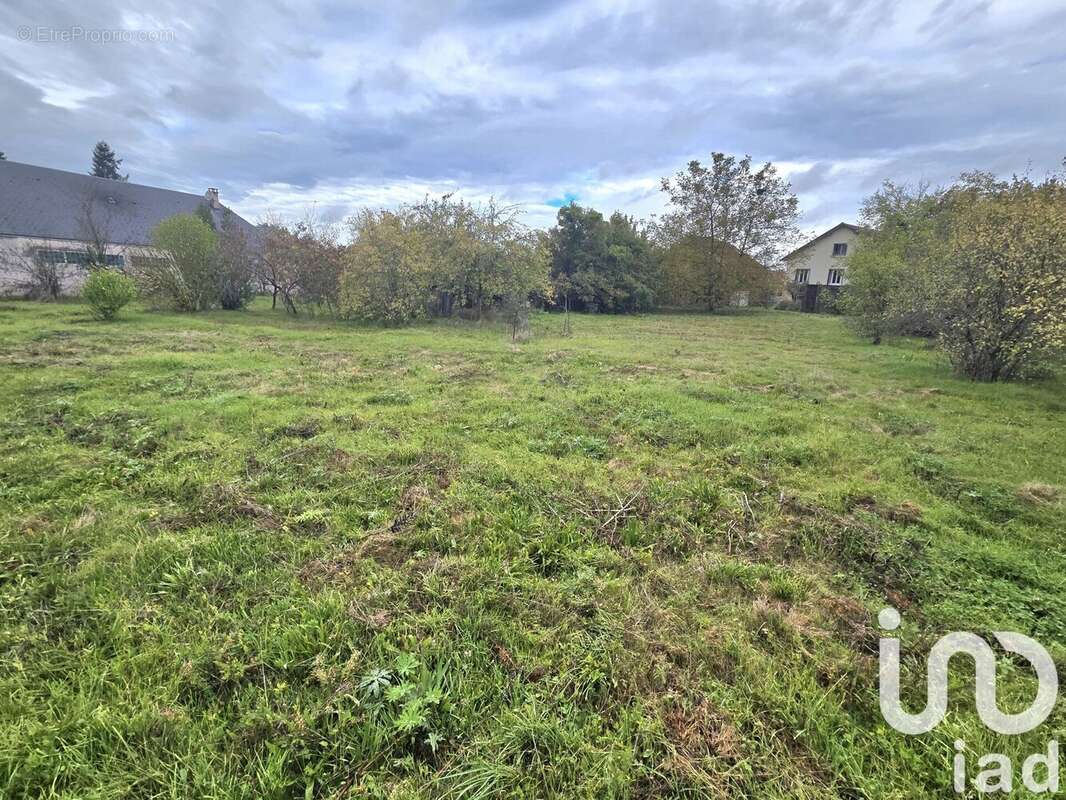 Photo 2 - Terrain à YZEURE