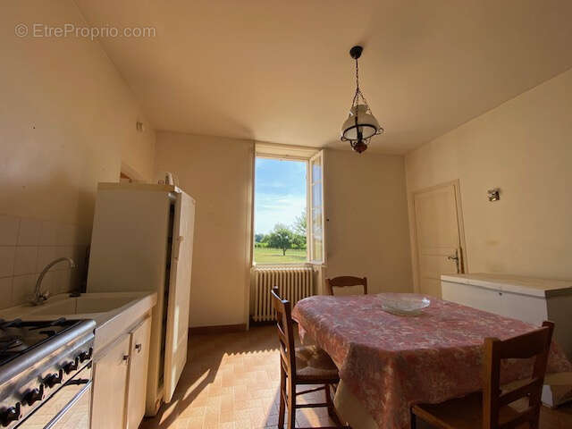 COZES Ancienne propriété viticole 305 m2 habitables 7 chambres 17 pièces au total - photo 16