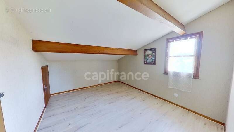 Maison 4 chambres - garage - dépendances - terrain clos 7079m2 à MARMANDE (47) - photo 11