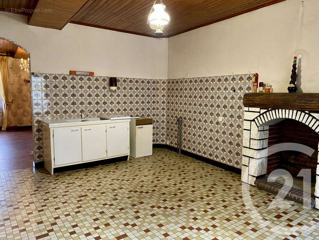 Maison à SAINT-AMAND-EN-PUISAYE