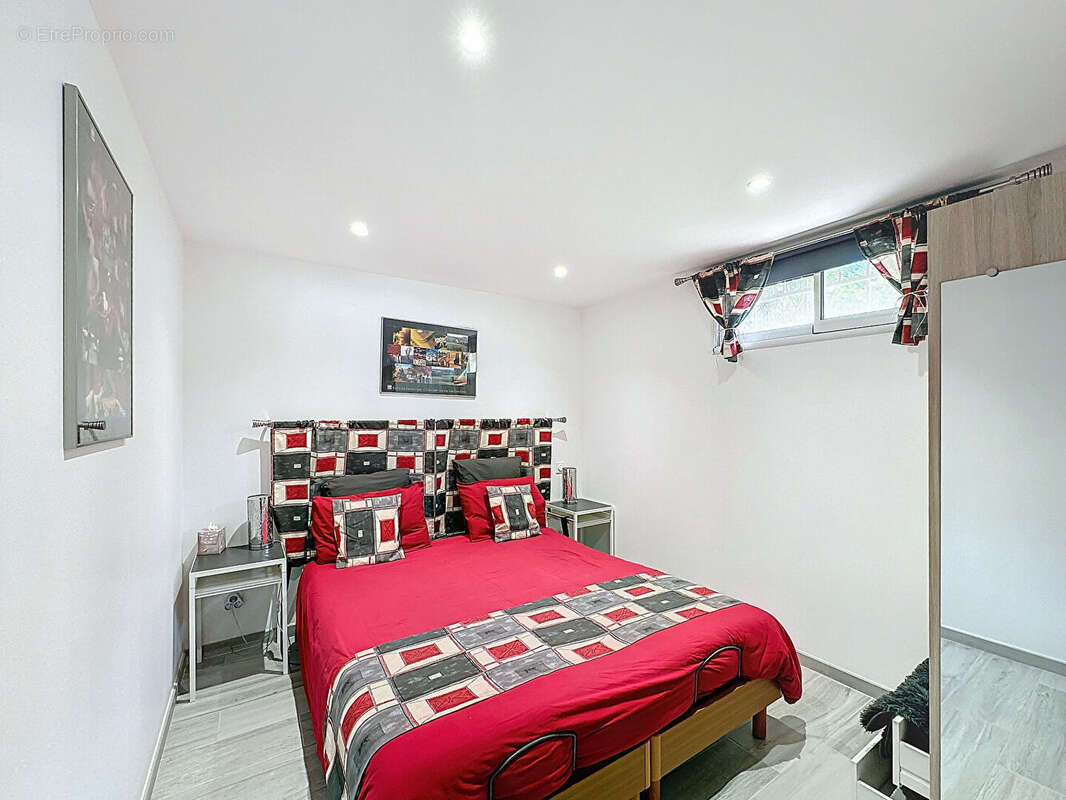 Maison à VILLECOMTAL-SUR-ARROS