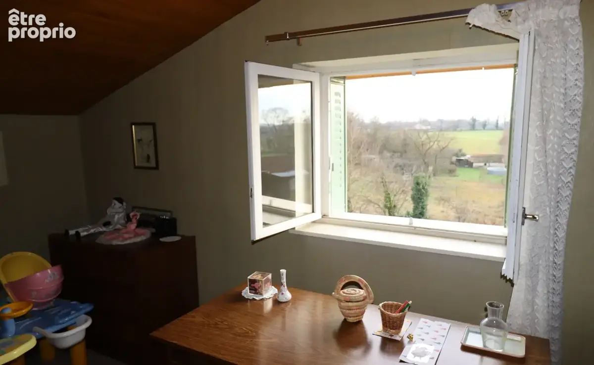 Jolie villa de 117 m² à fort potentiel avec un beau terrain arboré à CURCIAT DONGALON (01) - photo 8
