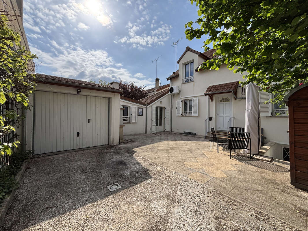 Maison à SARTROUVILLE