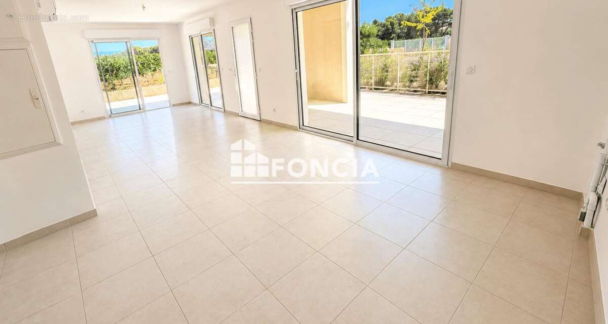 La londe les maures a 750 m du centre ville beau t4 de 83 m2 en frais de notaire reduits (2.5%) avec 3 terrasses de 85 m2 en tou - photo 5