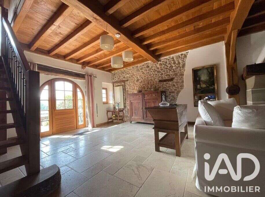 Maison 394 m² à Saint-Etienne-De-Baigorry  - photo 9