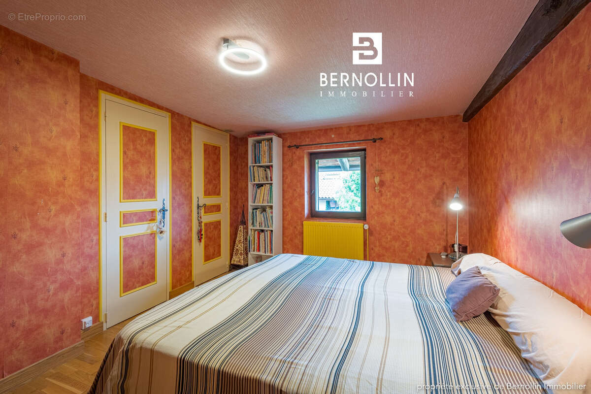 COUP DE COEUR à Curtafond - Propriété de charme de 300 m2 - 11 pièces - photo 23
