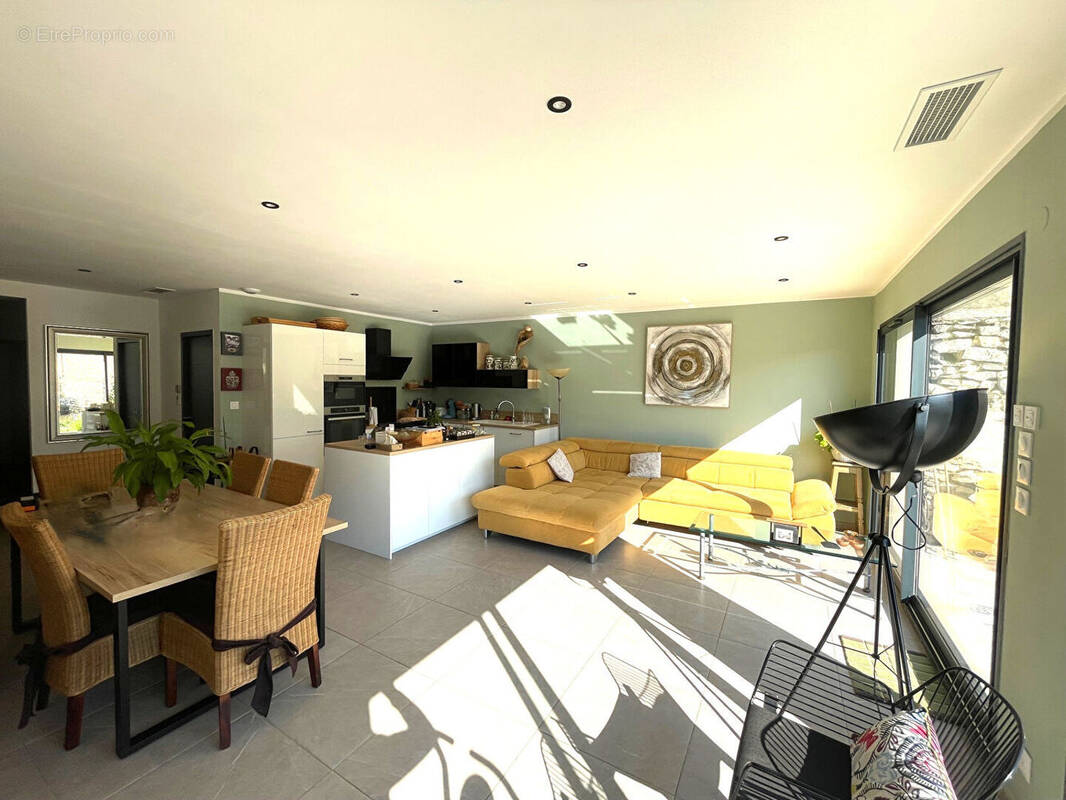 Maison à MORIERES-LES-AVIGNON