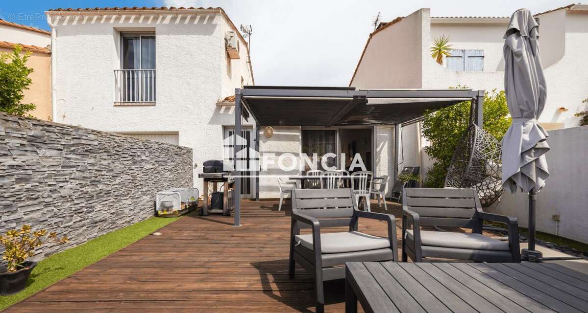 Entre le village et les plages, découvrez cette superbe maison de 105 m² habitables - photo 2