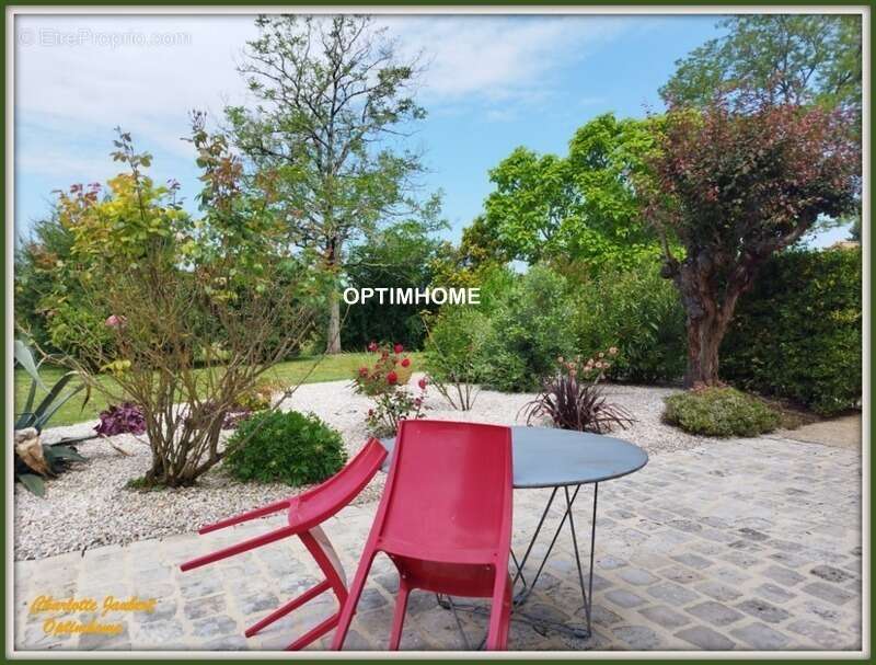 Maison à AUBETERRE-SUR-DRONNE