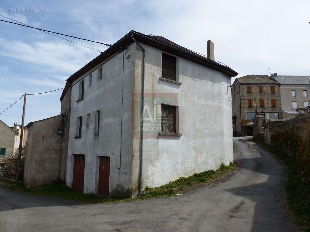 Maison de ville avec garages - photo 11