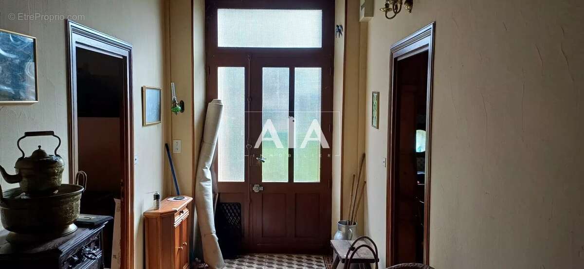 Maison à LES ADJOTS