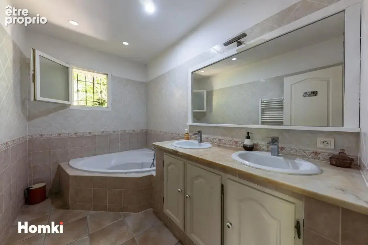 Maison/Villa T5 de 111 m² à Le Luc 83340 - photo 13