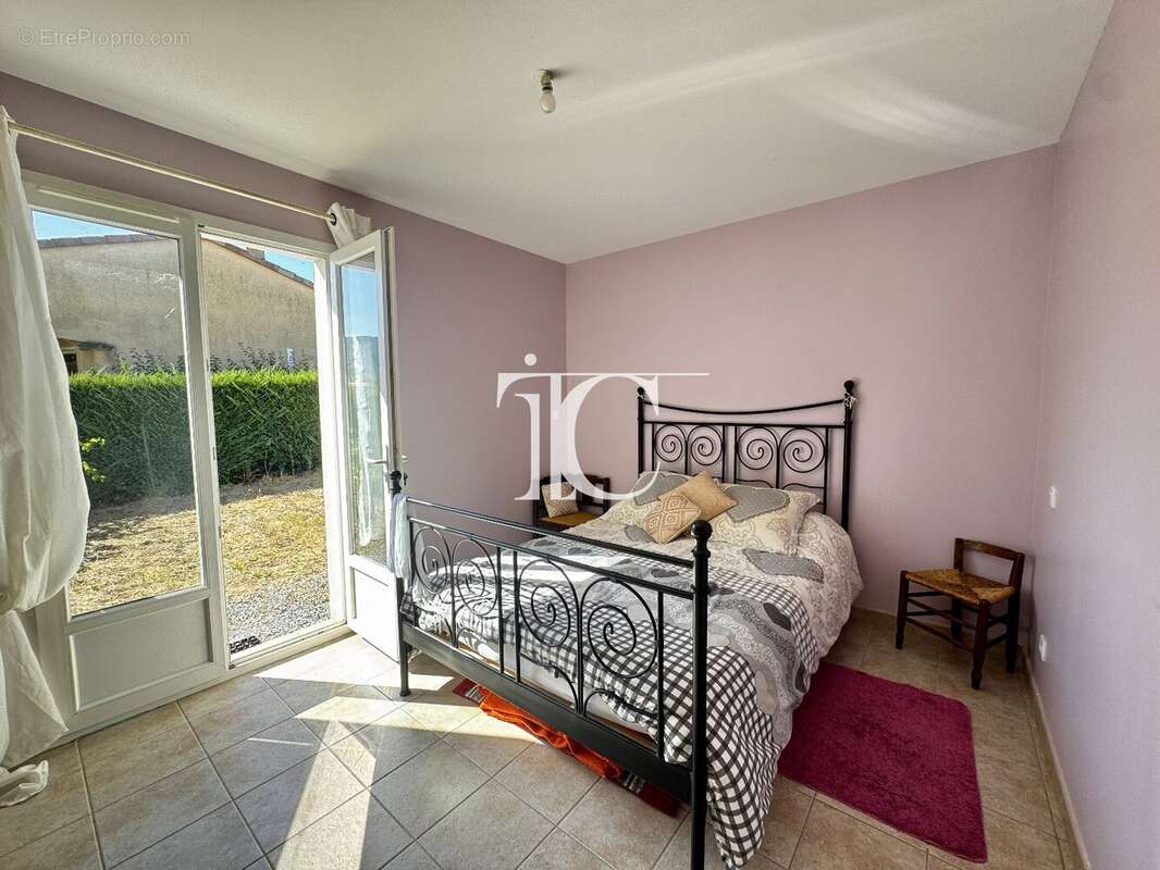 Villa centre ville les vans 125m² 4chambres 979 m² de terrain avec piscine - photo 7