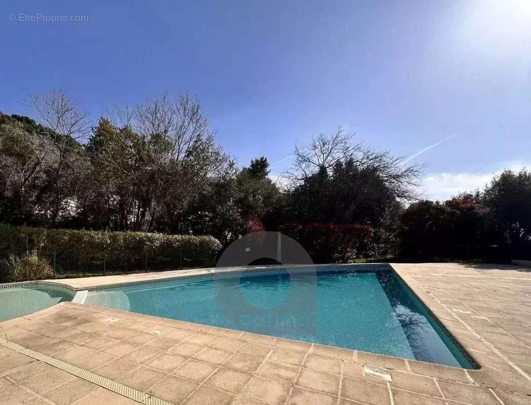 Appartement à EZE
