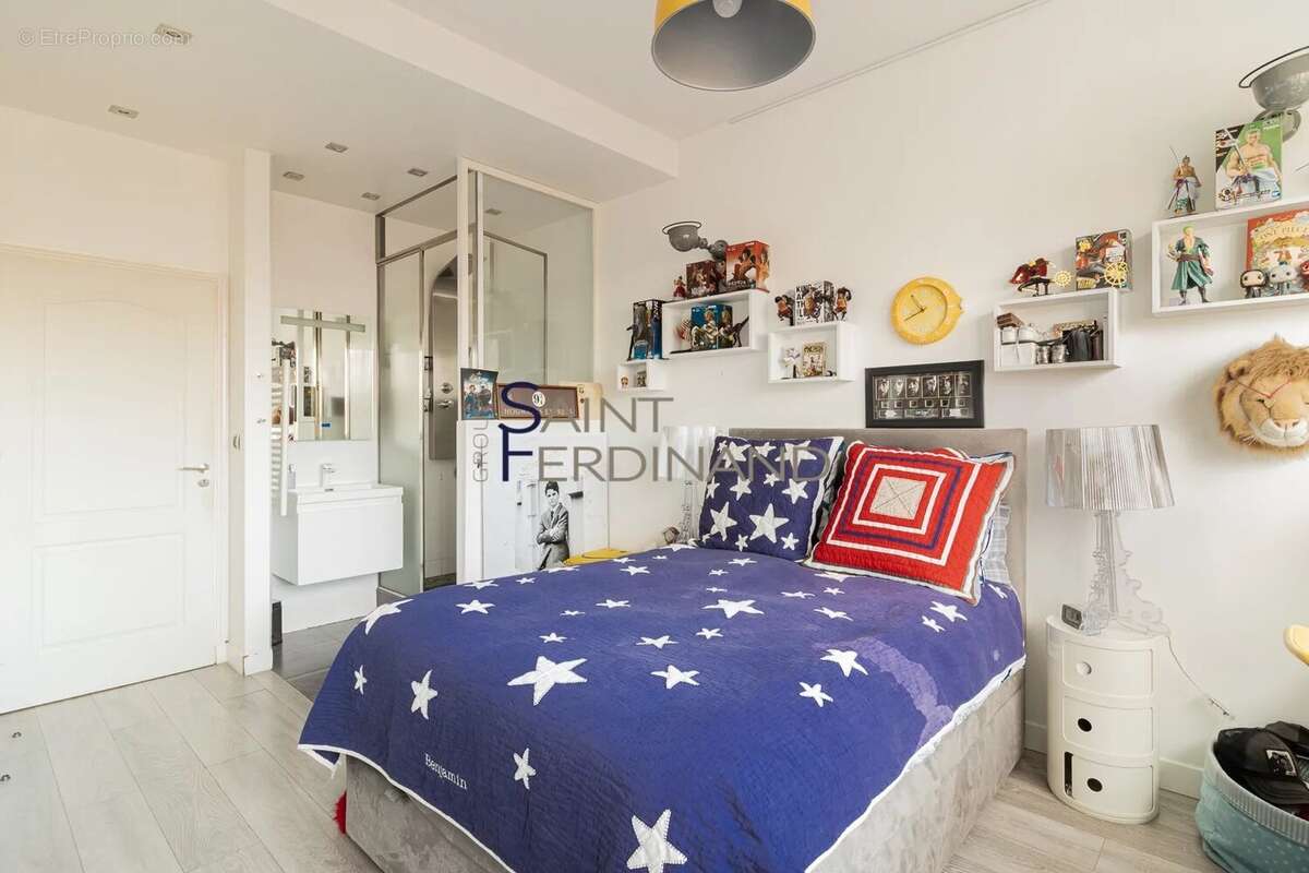 Appartement à NEUILLY-SUR-SEINE