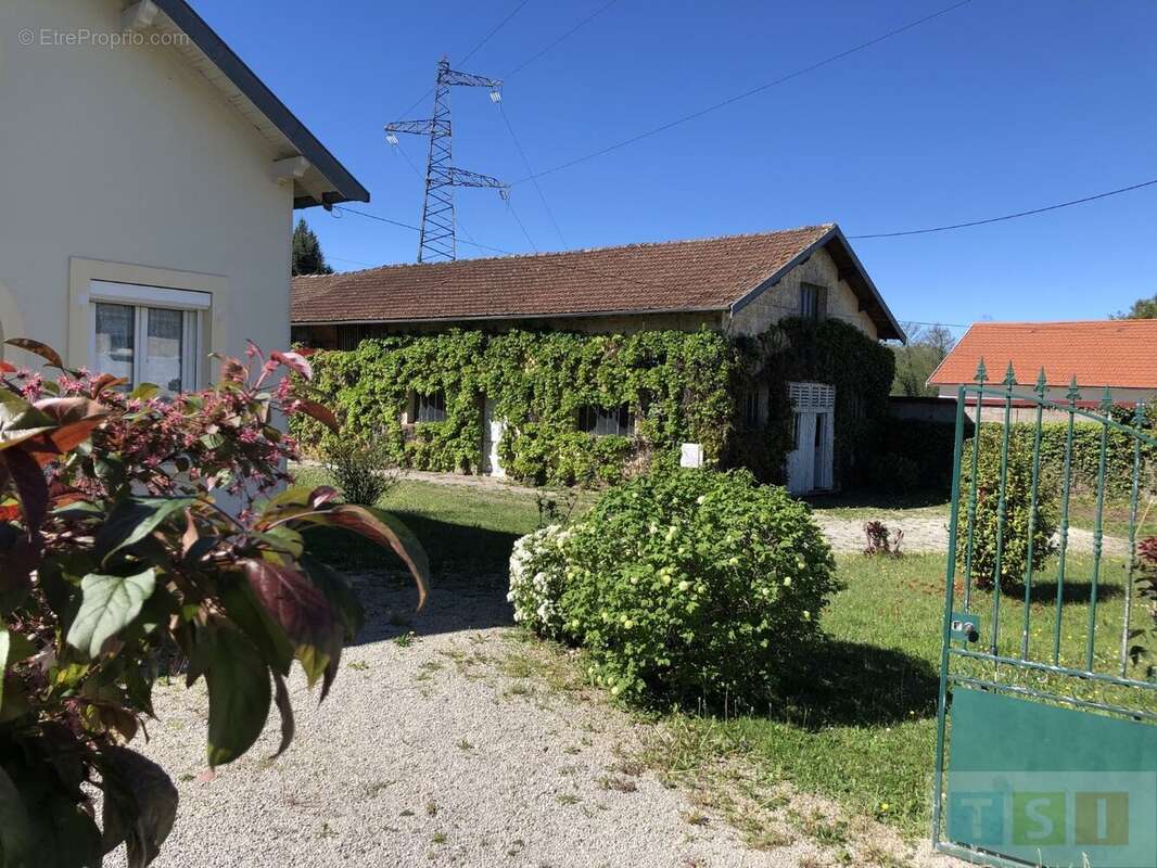 Maison de 117 m² habitables et dépendances sur un terrain de 1692 m² - photo 4