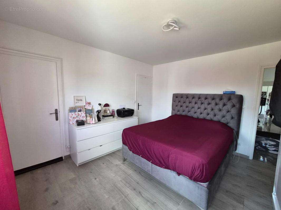 Grand appartement rénové avec balcons et suite parentale - photo 11